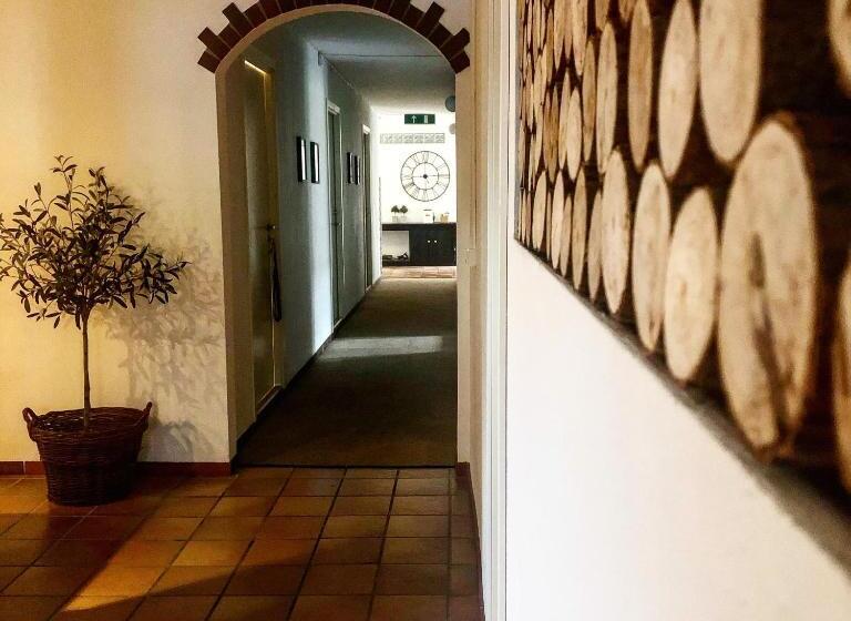 Bed And Breakfast 33