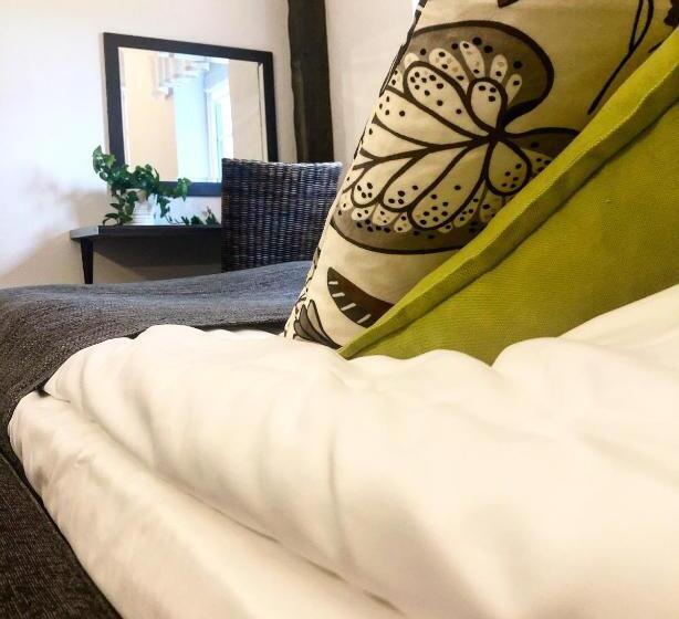 Bed And Breakfast 33