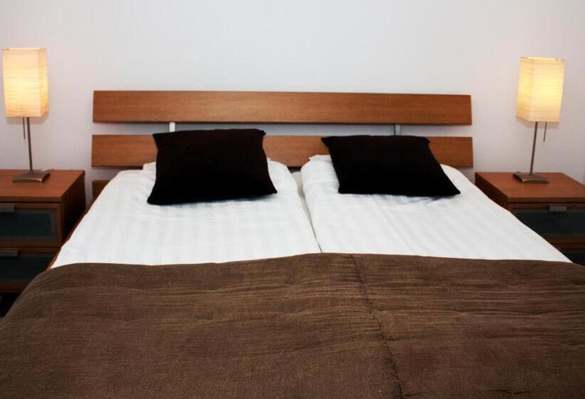 Bed And Breakfast 33