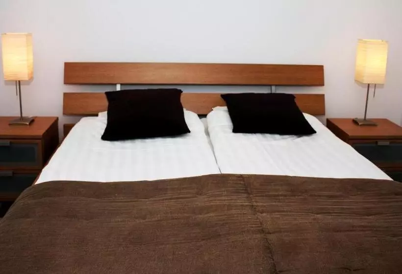 Bed And Breakfast 33