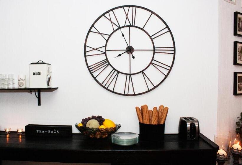 Bed And Breakfast 33