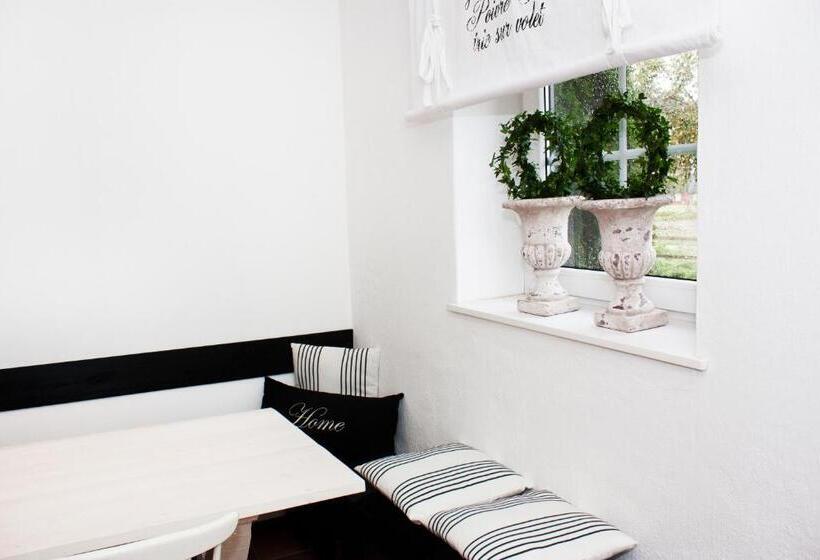 Bed And Breakfast 33