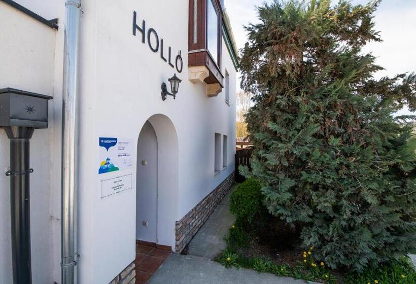 Bed and Breakfast Holló Panzió