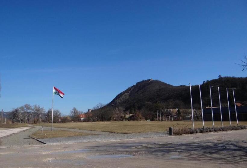 Bed and Breakfast Holló Panzió