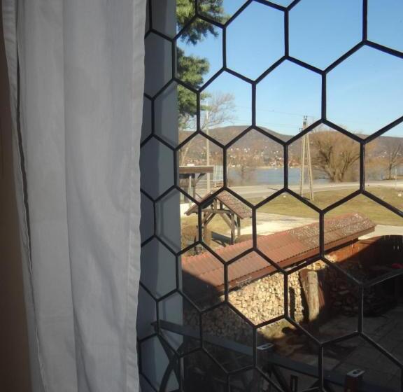 Bed and Breakfast Holló Panzió