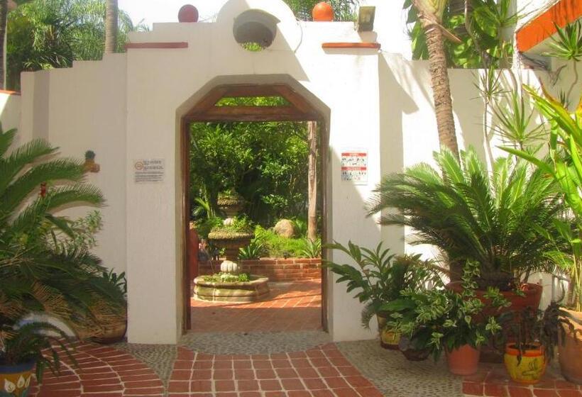 Отель La Paloma Oceanfront Retreat