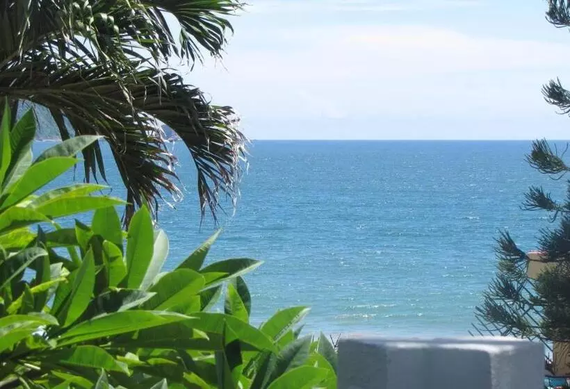 Hotelli La Paloma Oceanfront Retreat