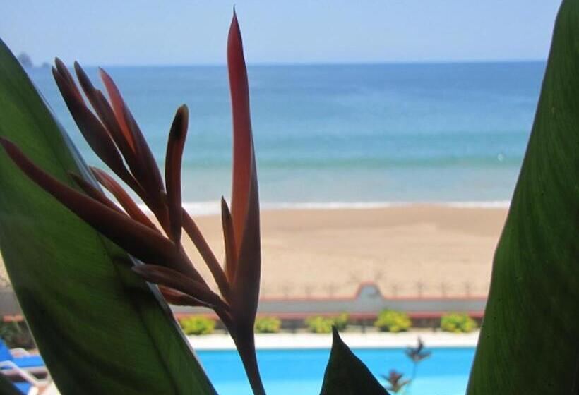 Отель La Paloma Oceanfront Retreat