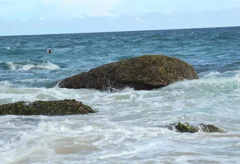 Kamlo Beach Resort