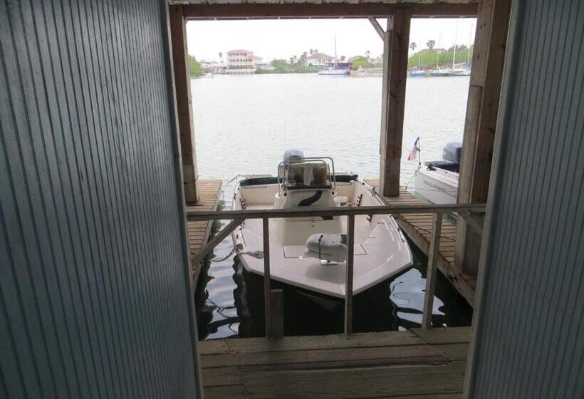 Motel White Sands Inn, Marina, Bar & Grill