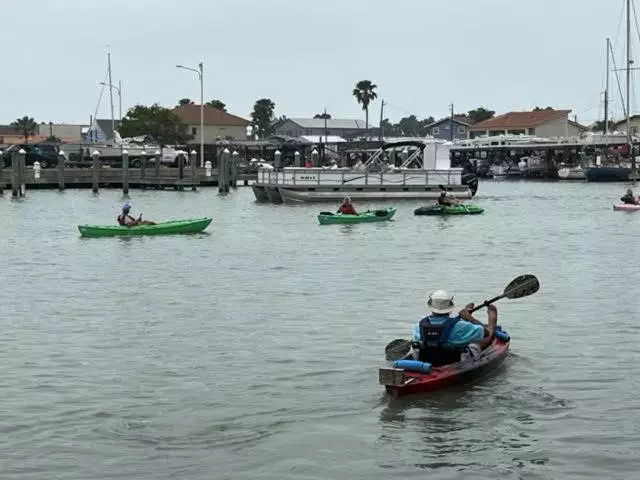 Motelli White Sands Inn, Marina, Bar & Grill