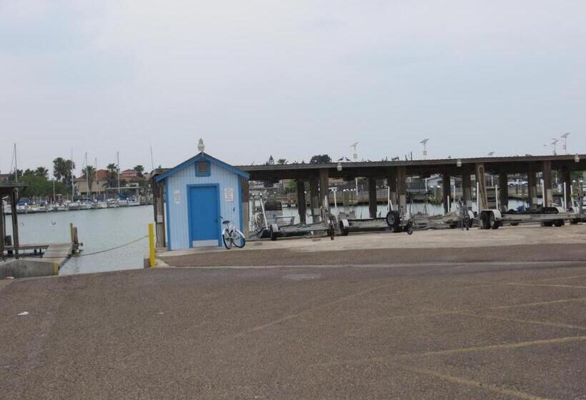 Motel White Sands Inn, Marina, Bar & Grill