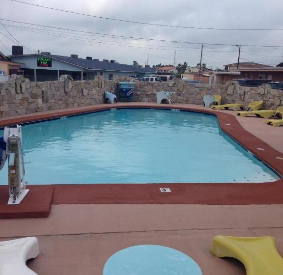 Motel White Sands Inn, Marina, Bar & Grill