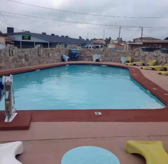 Motelli White Sands Inn, Marina, Bar & Grill