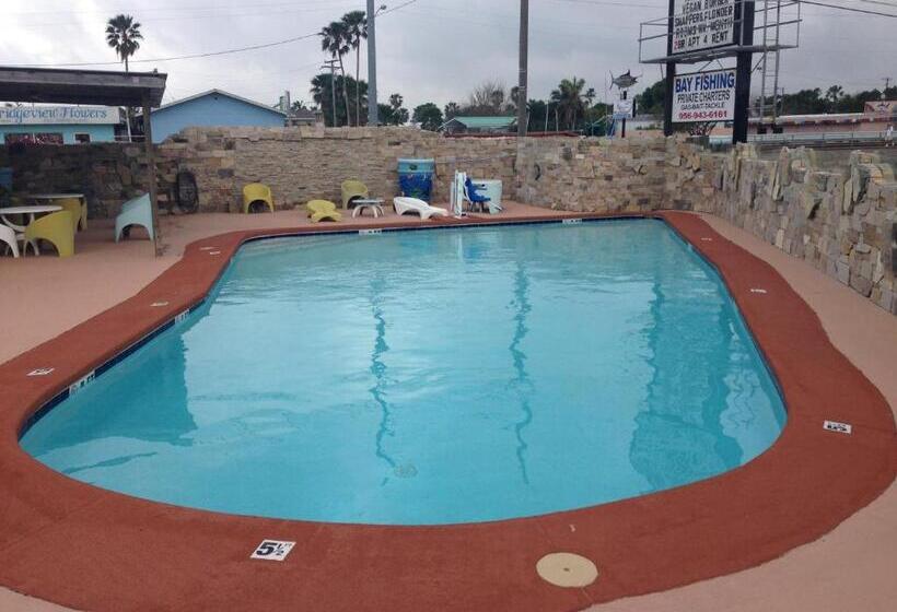 Motel White Sands Inn, Marina, Bar & Grill