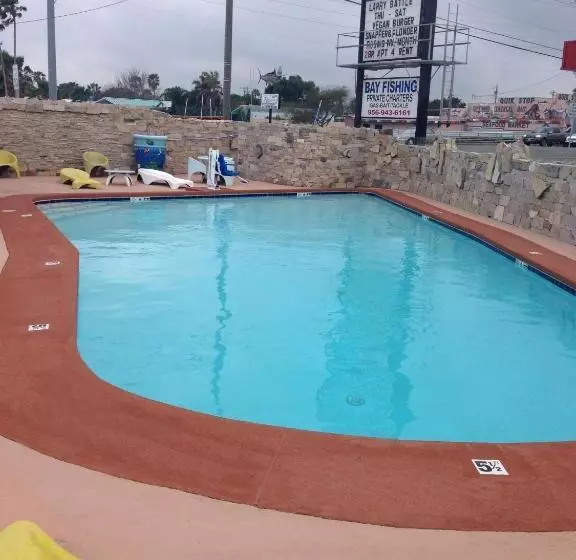 Motelli White Sands Inn, Marina, Bar & Grill