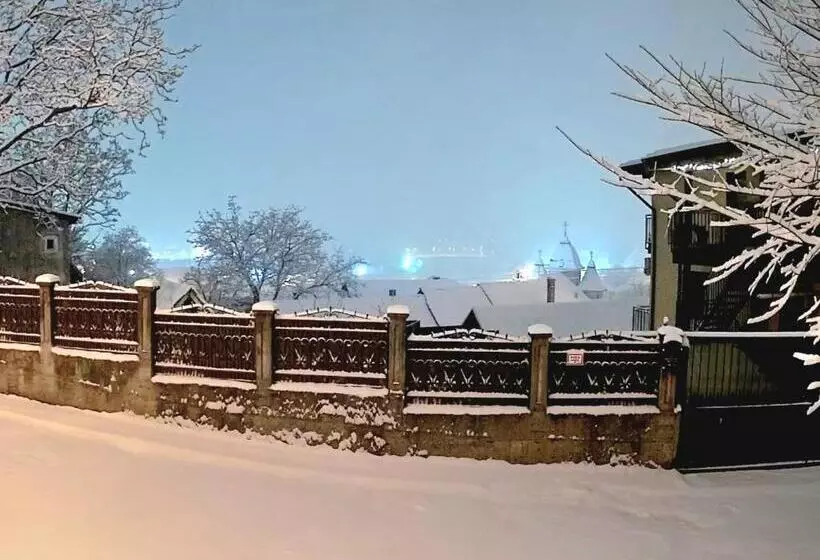 Majatalo Dominic House