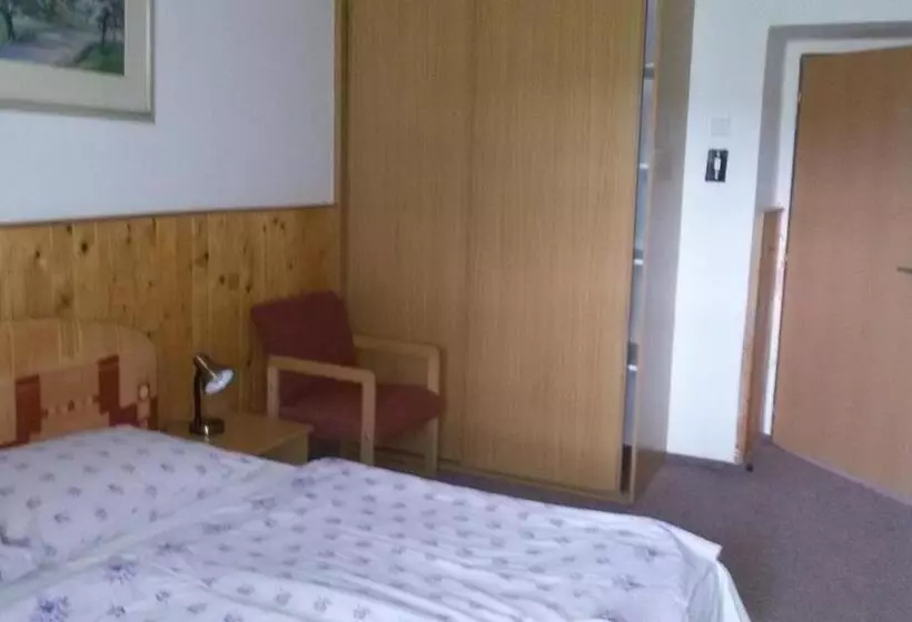 Majatalo Penzion Vozzýk