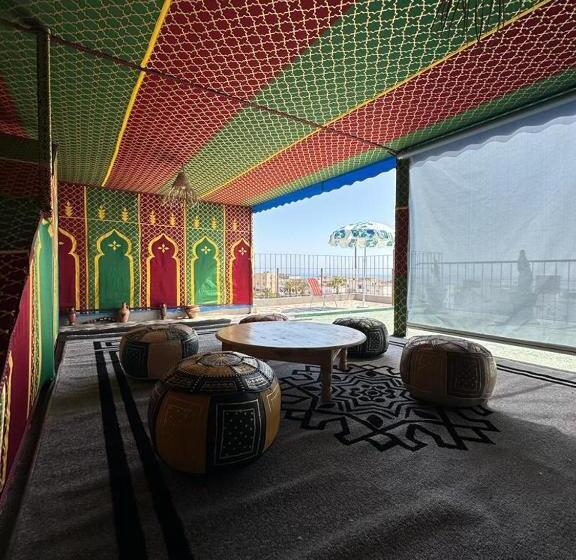 Общежитие Dinosaur Anza Surf House