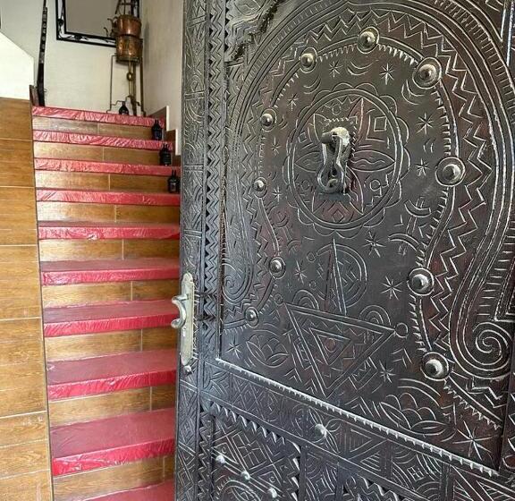 Общежитие Dinosaur Anza Surf House