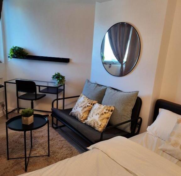 Bed & Breakfast Black And Sexy Studio In Azure