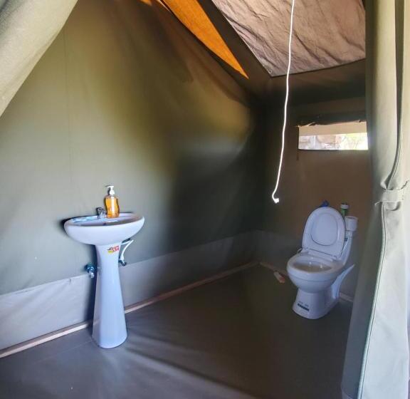 تختخواب و صبحانه Luxurious Haven Maasai Mara Safari Camp In Kenya