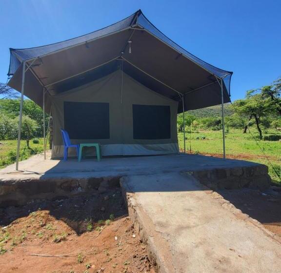 تختخواب و صبحانه Luxurious Haven Maasai Mara Safari Camp In Kenya