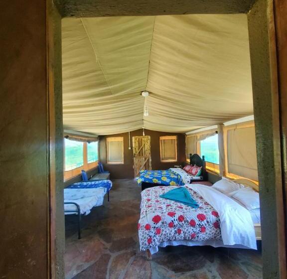 تختخواب و صبحانه Luxurious Haven Maasai Mara Safari Camp In Kenya