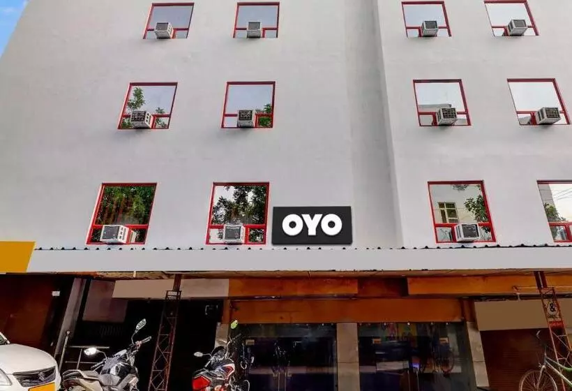 Collection O Hotel Colossal Inn