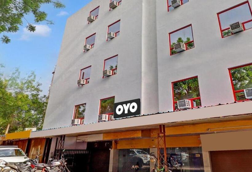 Collection O Hotel Colossal Inn