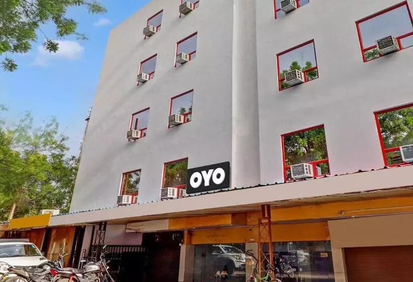 Collection O Hotel Colossal Inn