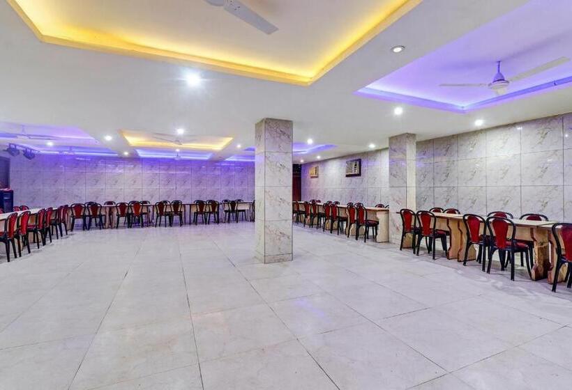 Collection O Hotel Colossal Inn