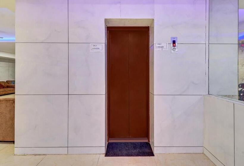 Collection O Hotel Colossal Inn