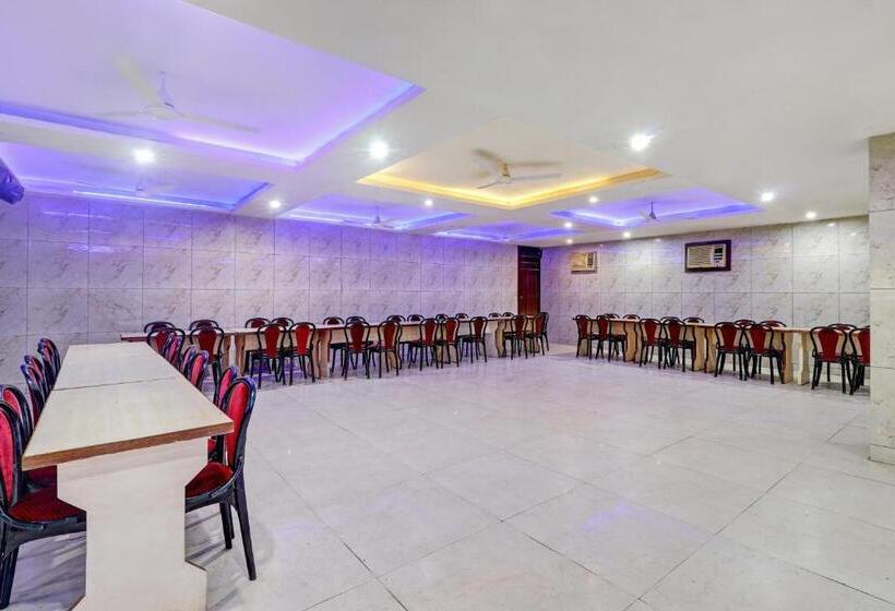 Collection O Hotel Colossal Inn