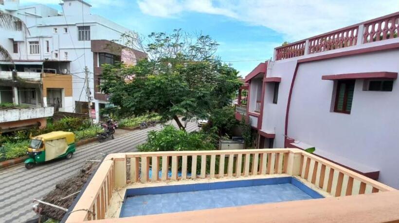 호텔 Moon Chakra Tirtha Road Puri