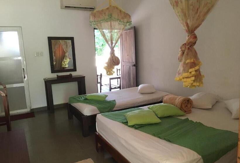 בית מלון כפרי Holiday Inn Polonnaruwa