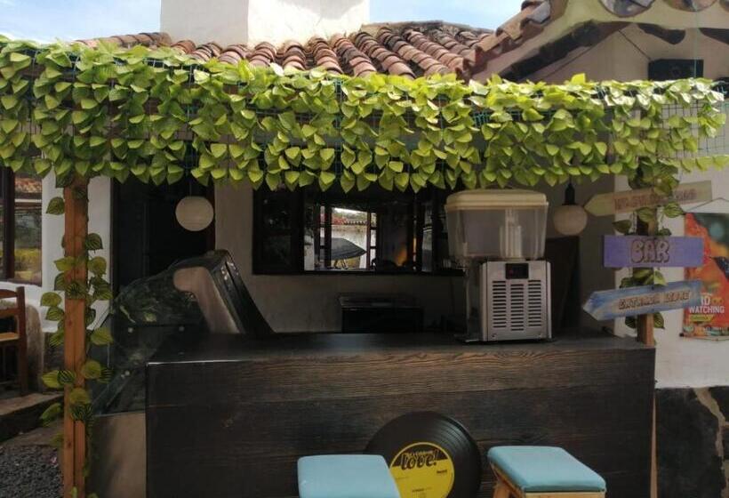 هتل Karibu Hostel Pub