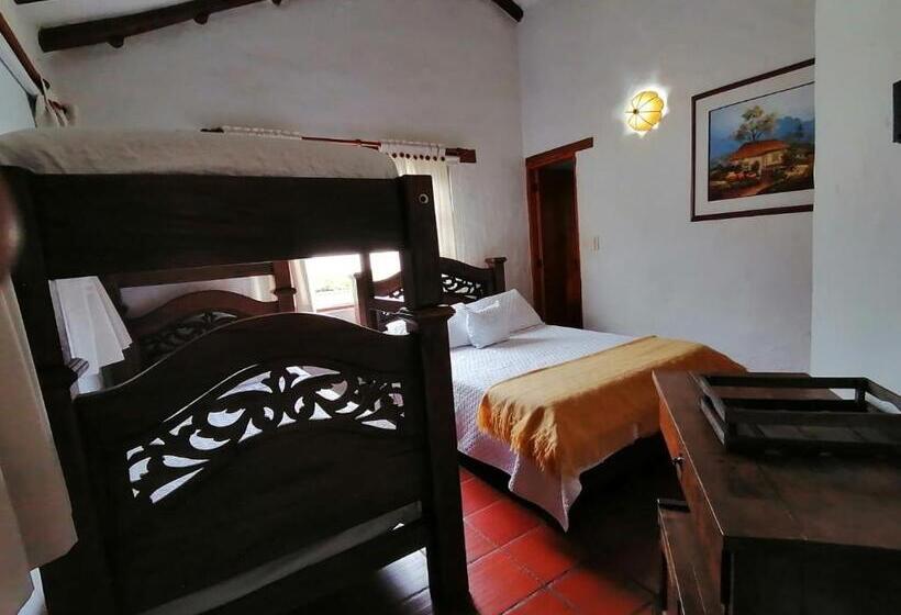 هتل Karibu Hostel Pub