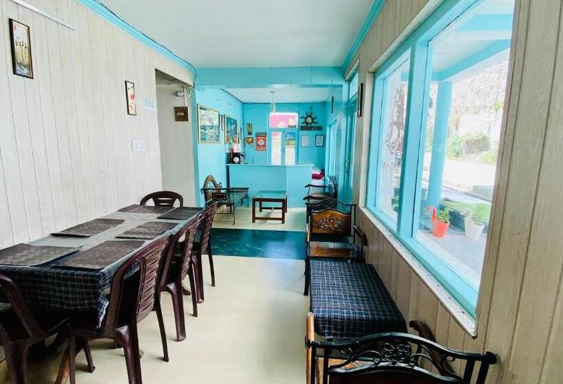 هتل Mountain Meadows