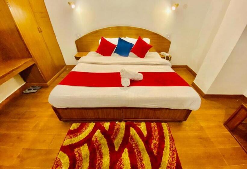 בית מלון כפרי Tara Inn With Terrace And Mountain View