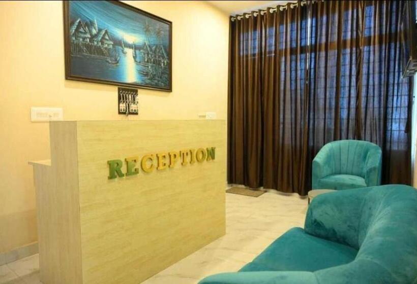 Отель Urban Stay Ambika