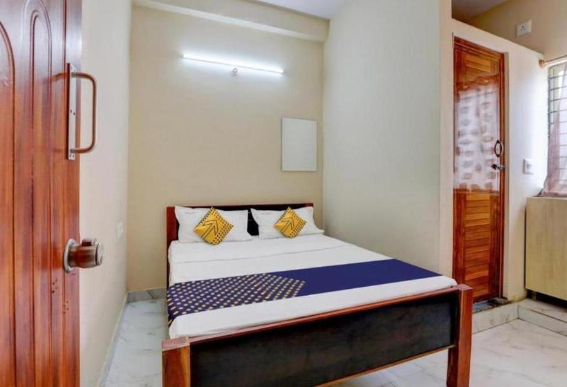 Отель Urban Stay Ambika