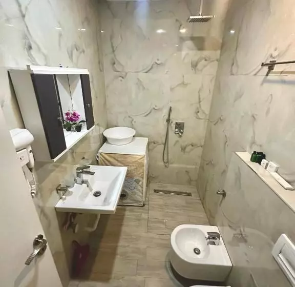 هتل Roas Ksamil