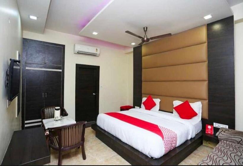 Oyo 81037 Hotel Shree Madhav Regency