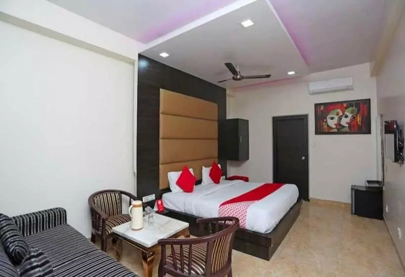 Oyo 81037 Hotel Shree Madhav Regency