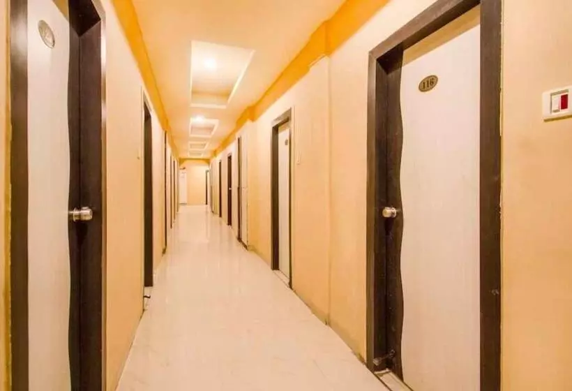 Oyo 81037 Hotel Shree Madhav Regency