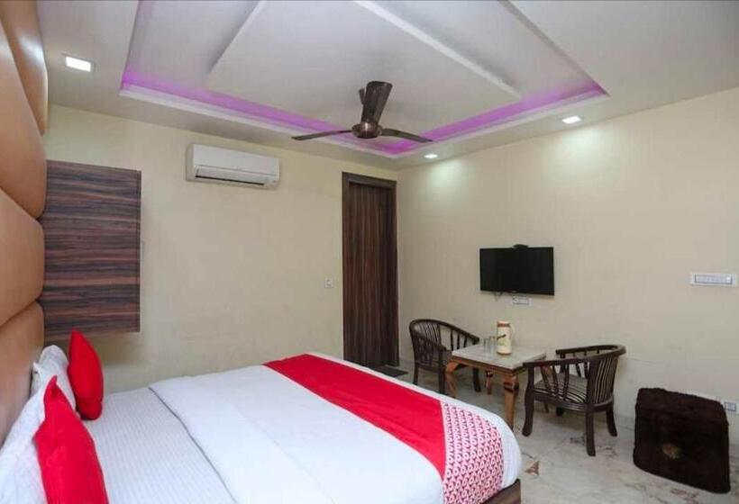 Oyo 81037 Hotel Shree Madhav Regency