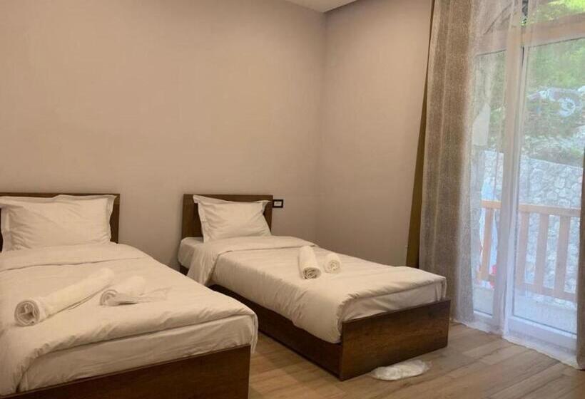 پانسیون Stone House 22