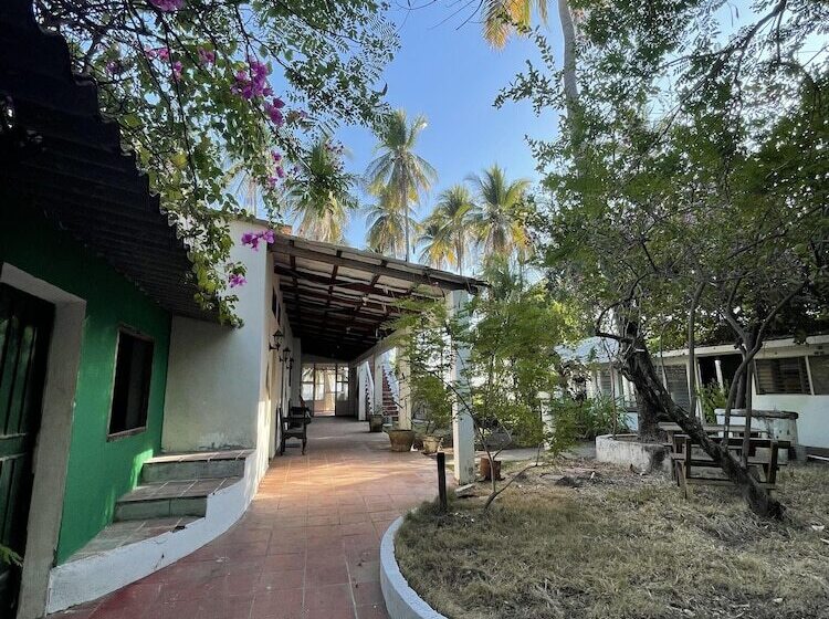 هاستل Sugarloaf Beach House & Surf Lodge