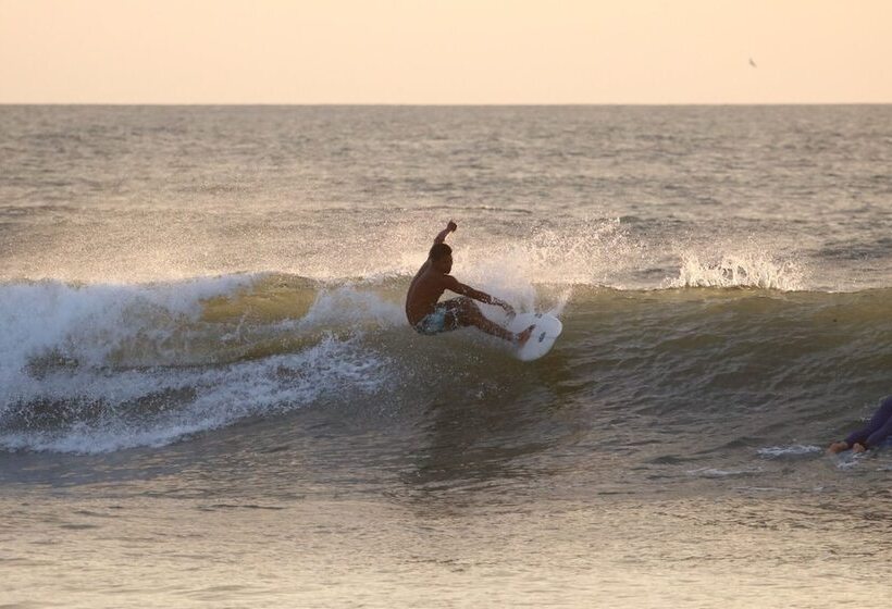 هاستل Sugarloaf Beach House & Surf Lodge